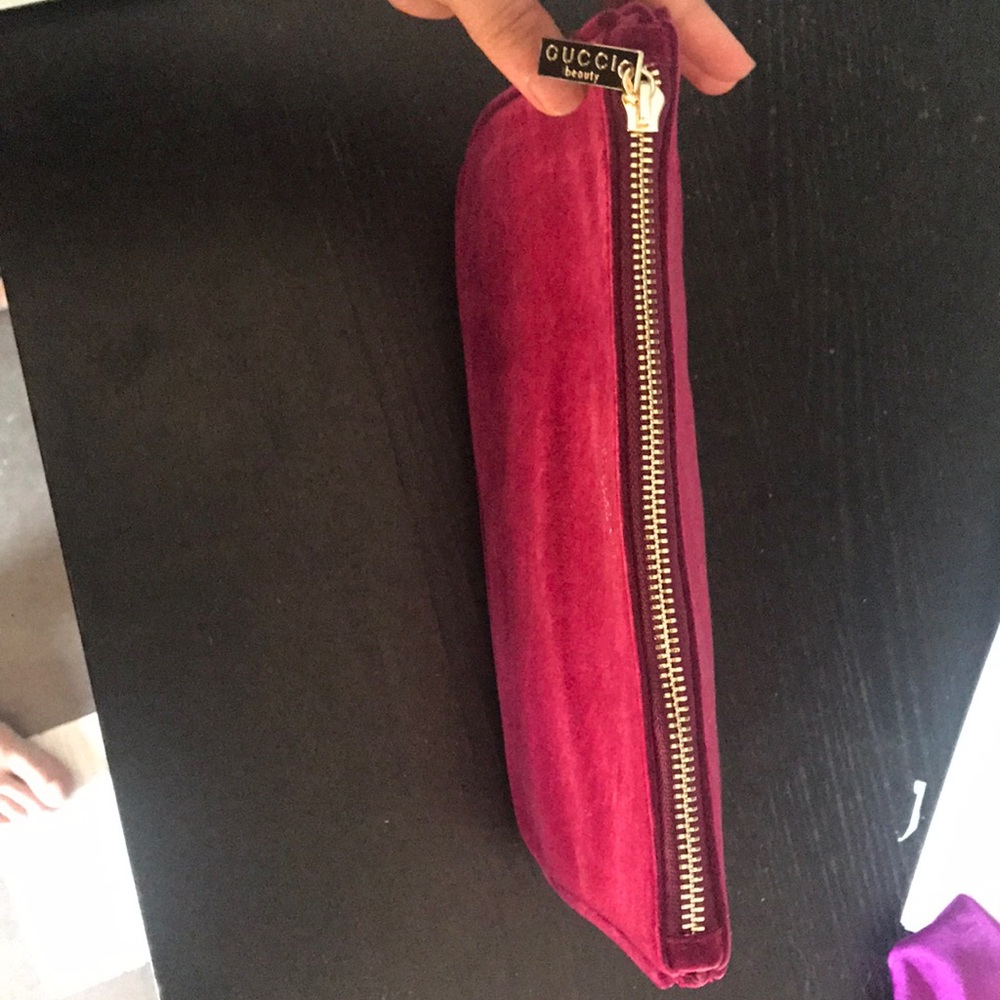 AUTHENTIC GUCCI MAKE UP BAG - Picture 3 of 8
